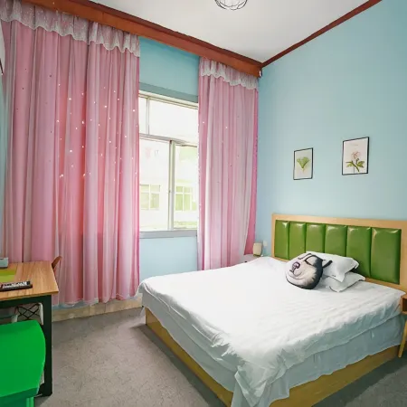 Wenjiang Spring Blossoms Homestay