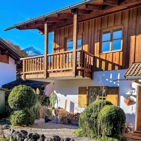Alpinestay #1 - Apartment for 6: Mountain View, Balcony, Fireplace, Cinema, Yoga, Parking Lot