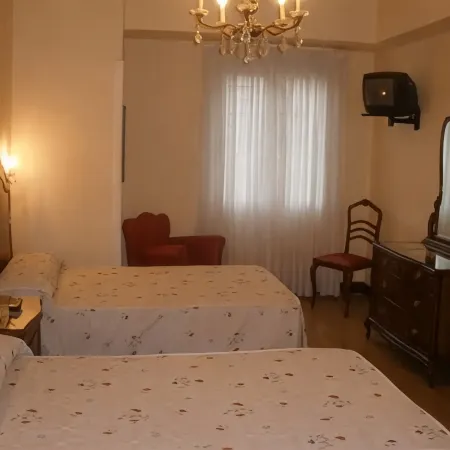 Hostal la Mexicana Отели рядом с достопримечательностью «Автобусный вокзал Сантандера»