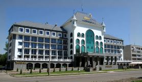 Shiny River Hotel