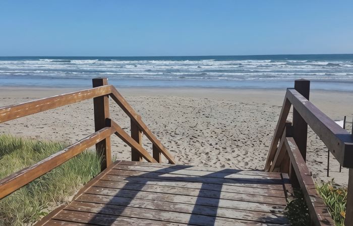 Holiday on Hero, Dog Friendly, outdoor SPA, 3 mins walk to the beach, fast Wifi