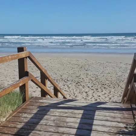Holiday on Hero, Dog Friendly, outdoor SPA, 3 mins walk to the beach, fast Wifi