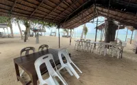 Tharadol Beach Resort - Parkplatz