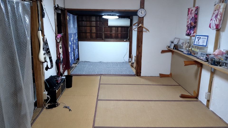 Private rental accommodation in an old traditional house currently closed as a DIY restaurant!
