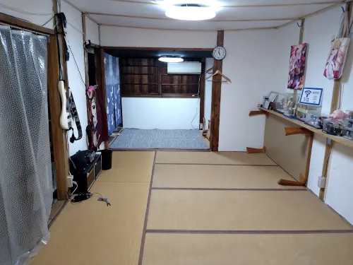 Private rental accommodation in an old traditional house currently closed as a DIY restaurant! - 2-Star