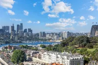 CBD Luxury| 1BR Harbour Views & Premier Facilities