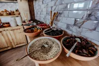Kismet Cave Mansion - Breakfast