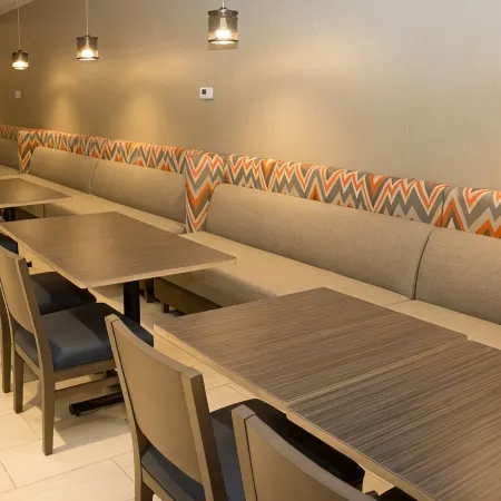 Holiday Inn Express Salt Lake City Downtown by IHG Отели рядом с достопримечательностью «Конгресс-центр Salt Palace»