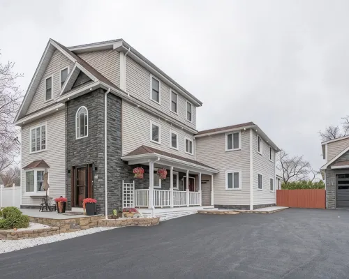Avail. Now! Luxury Apartment with Porch  Close to Salisbury Beach. Sleeps 6. Hotels in Salisbury