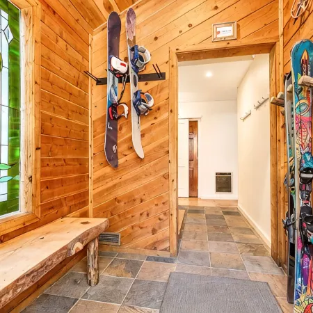 Luxury Mammoth Retreat Near Eagle Lodge + Spa Amenities