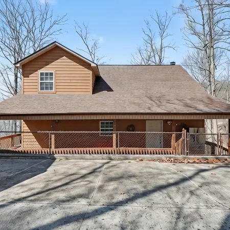 Lakefront Vacation Home, Covered Dock, Located in Big Creek