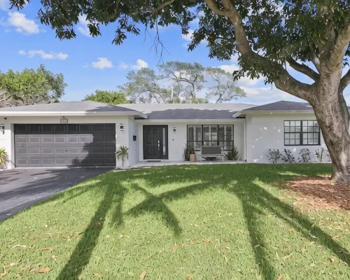 Outdoor Oasis Heated Pool, Hot Tub, Fire Pit, Tiki, Games Hotels in Lighthouse Point