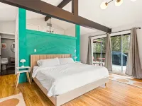 Stratton Mountain Ski Chalet: Hot Tub, Gameroom, Firepit, Grill, EV & Pond Views Hotels in Winhall