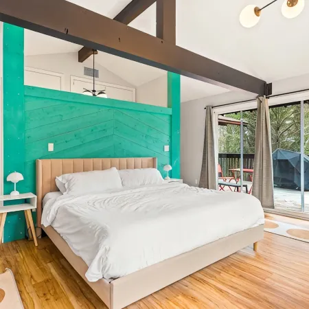 Stratton Mountain Ski Chalet: Hot Tub, Gameroom, Firepit, Grill, EV & Pond Views