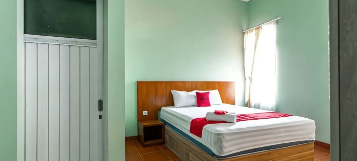 RedDoorz Near Puro Mangkunegaran Hotels in Kota Surakarta