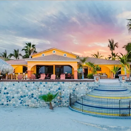 Beachfront Estate Sleeps 12! Walk Everywhere in Los Barriles with Pool & Spa
