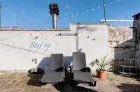 Explore the Historic City on Foot from an Old Town House - Bungalows