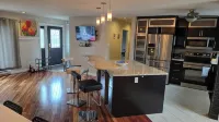 4BR w/ Wine Fridge, Bar, Patio, Parking, Laundry - 4 Sao