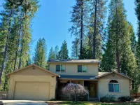 Luxury Home in Blue Lake Springs, Close to Bear Valley and Giant Sequoia Trees Hotels in Arnold