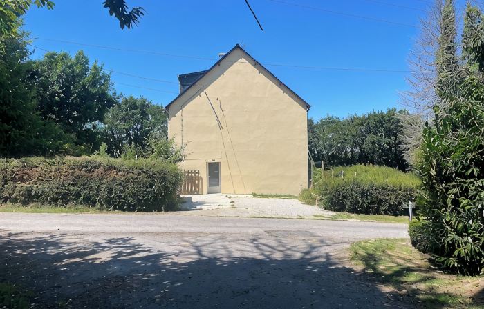 Country house on the Crozon peninsula. Close to shops and beaches