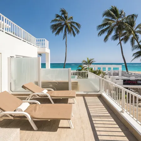 KITE BEACH HOTEL Two Story 2 /2 Oceanfront Apt with large Oceanfront Terrace