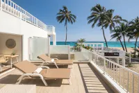 KITE BEACH HOTEL Two Story  2 /2 Oceanfront Apt with large Oceanfront Terrace - 3-stjärniga