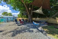 Casa Lula Beach Retreat, 3BR Near Coast, Arecibo Comfort, Nature & Relaxation