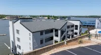 Bridgepointe ~Lakefront Condo with Stunning Main Channel Views & Private Deck! - 3성급