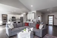 Modern New 3Br Family Home Near University of Idaho