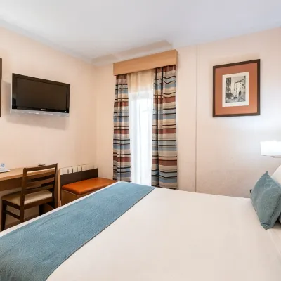 Hostal Ballesta Hotels near La Casa Encendida