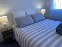 Fully equipped Seaside Home on the foreshore. 4 Bedrooms.  Popular location. - บ้านพักหลังเล็ก