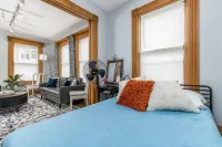 The Dubuque House - Historic Downtown Location - de charme