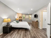 Peaceful Riverfront Cabin on 43 Private Acres Hotels in Bancroft