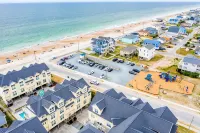 Ocean View, steps from sand, enjoy it all in your spacious 3-bedroom retreat - balcón