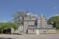 The Grand Colonial Manor on East 11th - 3 Kings!