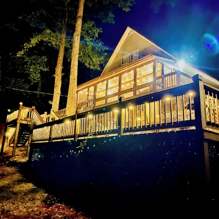 All Decked Out- Elegant Pickwick Lake Living,  Sleeps 10