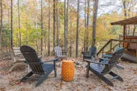 Lakeside Cabin: Private Dock - Canoe & Kayaks - HotTub -PetFriendly -Arcade Game