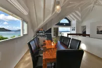Villa YVANTINO OCEAN (4 bedrooms) the feeling of being on the deck of a boat