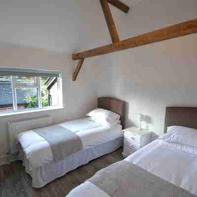 3 bed converted chapel with lake view Rooms