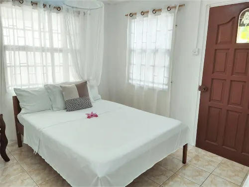 Simple Living: Live Like A Local - 2-Star
