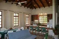 Beautiful pool, 6-min walk from beach, ocean views - VILLAS CASA LOMA - Villa 4 - 2 étoiles