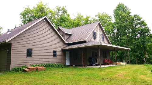 Beautiful newer home on the sunny side of peaceful Camp Lake in Iron River - Homestays