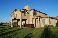 PRIVATE POOL 34'x18', 25 Minutes to Zion,  Playset for Kids, 7 bdrm, sleeps 32 - Balcony