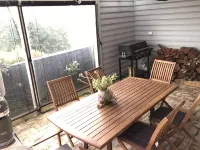 Fully equipped Seaside Home on the foreshore. 4 Bedrooms.  Popular location. - บ้านพักหลังเล็ก