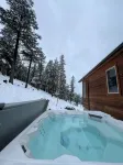 Views! Luxury Cabin. HotTub. Near Red Rocks, Parks & Trails. Sleeps 8