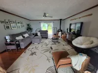 3 BR Lake Front Getaway! Dog Friendly, Lakeside Deck, Dock, Incredible Sunrises - WiFi