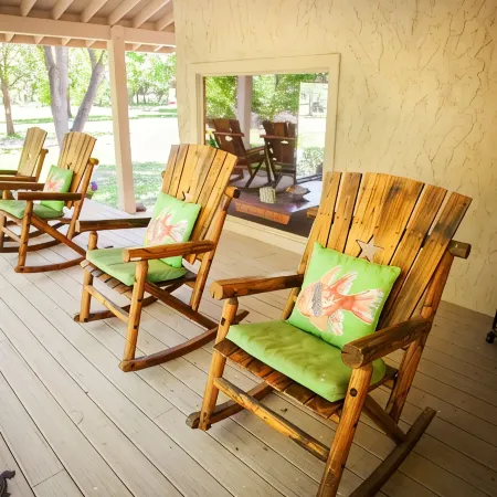 Live Water!!! A Spectacular Hill Country Family Retreat with waterfront privacy