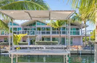 Overlooking the Marina and Ocean - 4 Sao