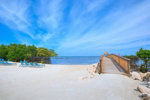 SPECTACULAR  OCEAN VIEWS FROM THIS MODERN BEACH CONDO - Wifi