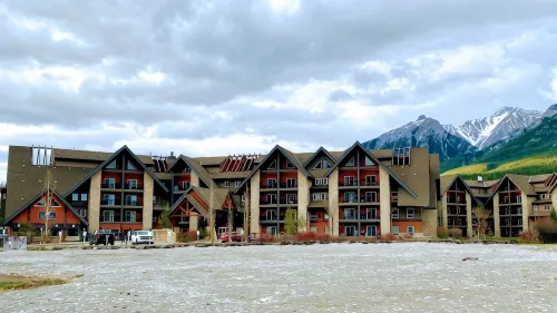 Family friendly 2BR/2BA condo - Sleeps 6 - Views & location!!